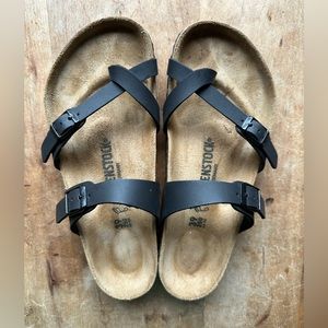 **LIKE NEW** BIRKENSTOCK MAYARI 39 REGULAR FIT COLOR: BLACK
